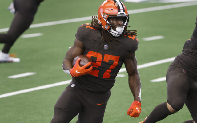 Browns Sign Hunt, Place Chubb On IR